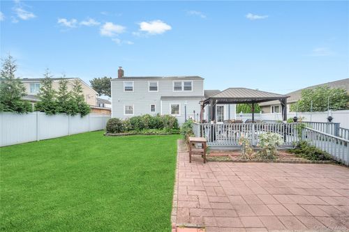 154 8th St, Bethpage, NY, 11714-2445 | Card Image