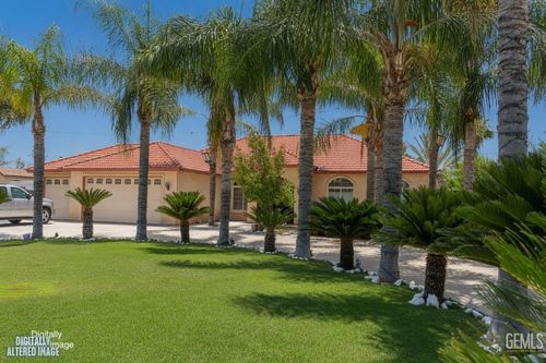 5717 Oasis Ave, Bakersfield, CA, 93307-8120 | Card Image