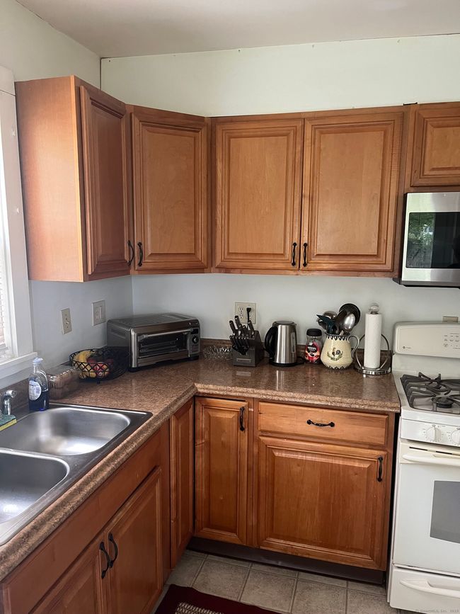 7091 Main St, House other with 4 bedrooms, 1 bathrooms and null parking in Trumbull CT | Image 13