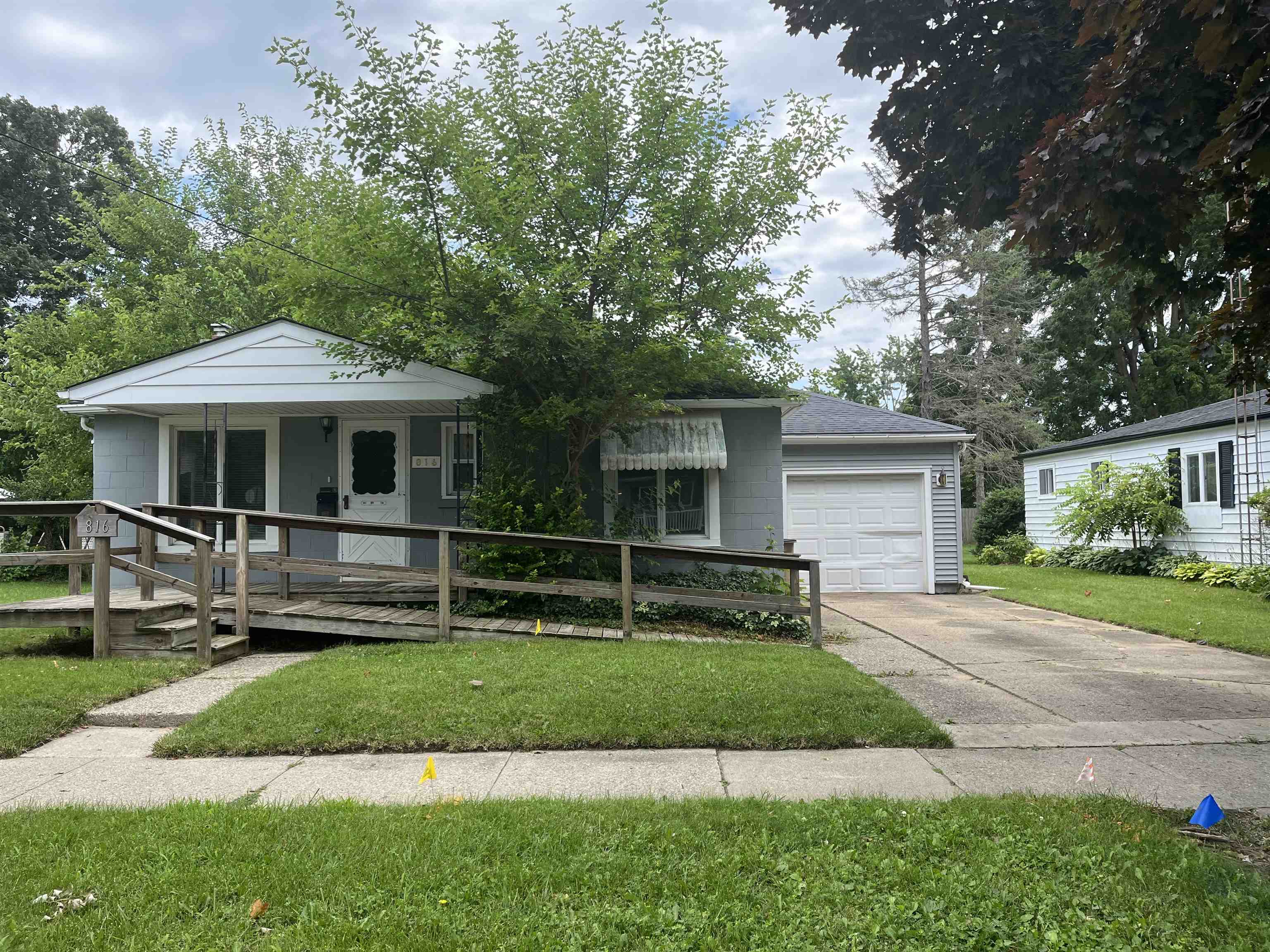 Dewey St, Owosso, MI 48867