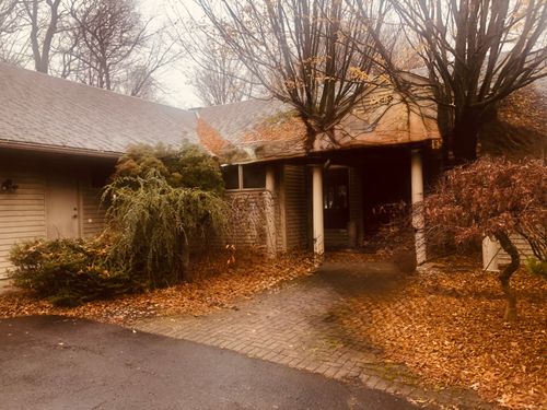 40 Ferncliff Dr, West Hartford, CT, 06117-1014 | Card Image