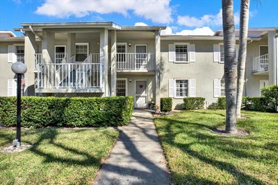 204 - 1390 Oak Hill Drive, Condo with 2 bedrooms, 2 bathrooms and null parking in Dunedin FL | Image 1