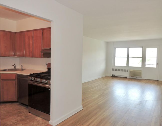 APT-2C - 19 Maple Ave, Home with 1 bedrooms, 1 bathrooms and 1 parking in Hastings On Hudson NY | Image 5