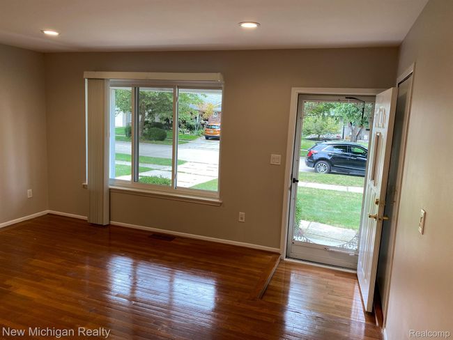2826 Rhodes Dr, House other with 3 bedrooms, 2 bathrooms and null parking in Troy MI | Image 4