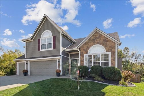 919 S 12th St, Louisburg, KS, 66053-8402 | Card Image