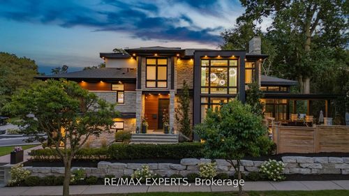 7 Woodvalley Dr, Etobicoke, ON, M9A4H2 | Card Image