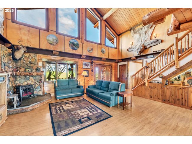 Great Room | Image 17
