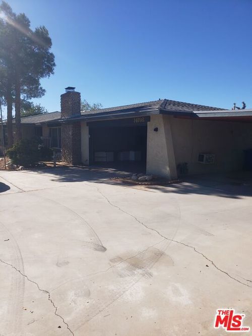 14198 Kiowa Rd, Apple Valley, CA, 92307 | Card Image