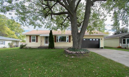 914 East Ave, Kendallville, IN, 46755-1104 | Card Image