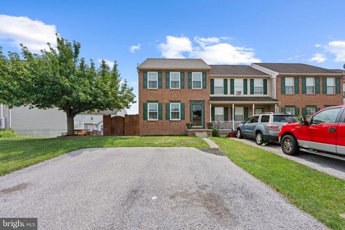 1240 Wanda Dr, HANOVER, PA, 17331-8638 | Card Image