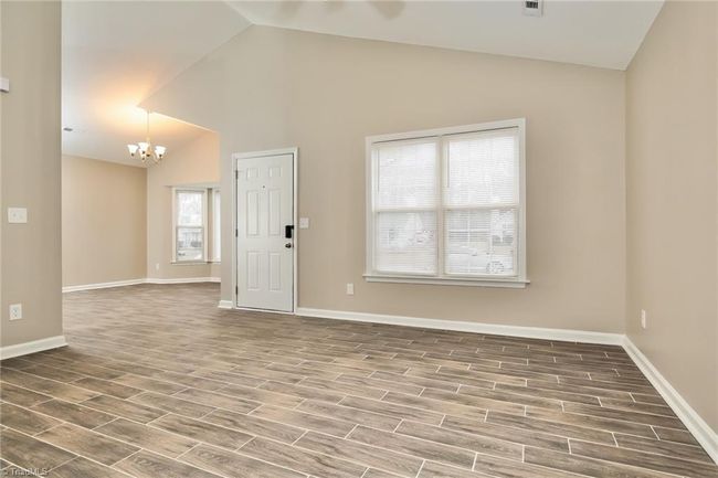 4407 Pleasant Valley Rd, House other with 3 bedrooms, 2 bathrooms and null parking in Greensboro NC | Image 5