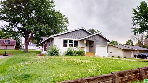 403 2nd Ave Se, Sioux Center, IA, 51250-1403 | Card Image