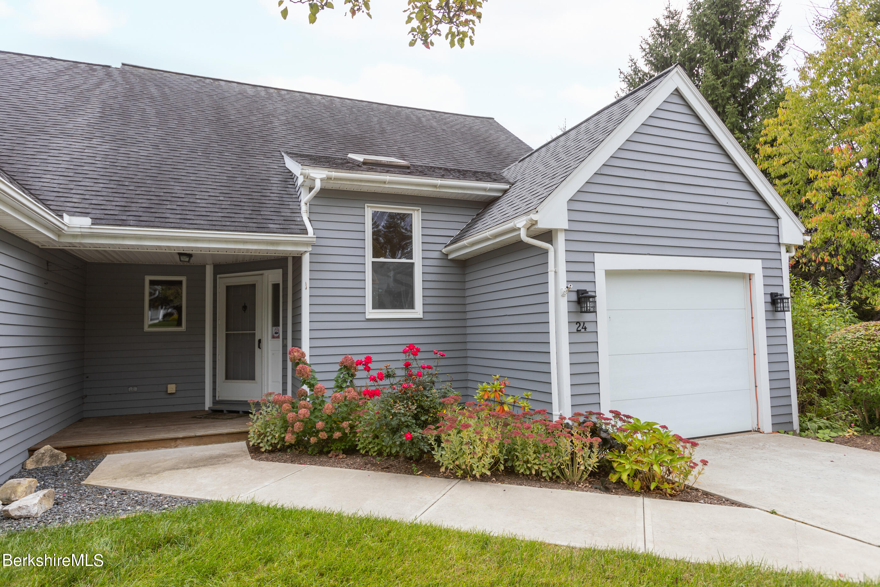 Walden Ln, Pittsfield, MA 01201