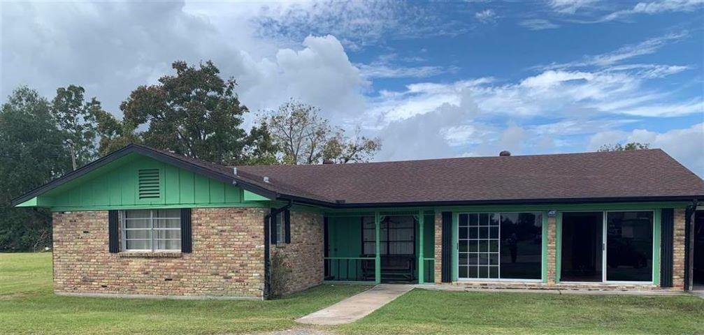 39th St, Groves, TX 77619