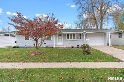 33 Coachlight Court, House other with 3 bedrooms, 1 bathrooms and null parking in Springfield IL | Image 1