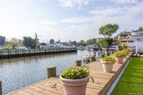 2436 Hempstead Ln, Wantagh, NY, 11793-4531 | Card Image