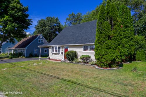 107 Boulevard W, Keyport, NJ, 07735-6105 | Card Image