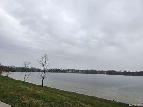 unit-56-1932 Klingensmith Rd, Bloomfield Hills, MI, 48302-0264 | Card Image