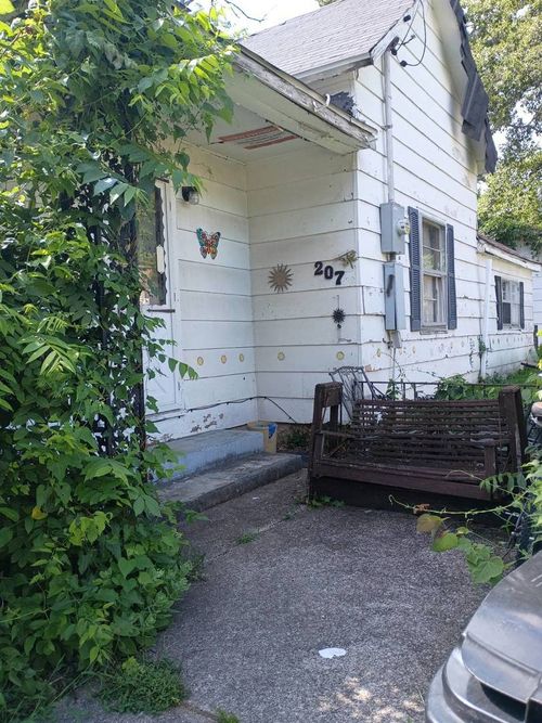 207 E Walnut Street, Carrier Mills, IL, 62917 | Card Image