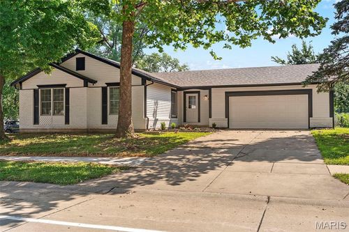 231 Laurelwood Drive, St Peters, MO, 63376 | Card Image