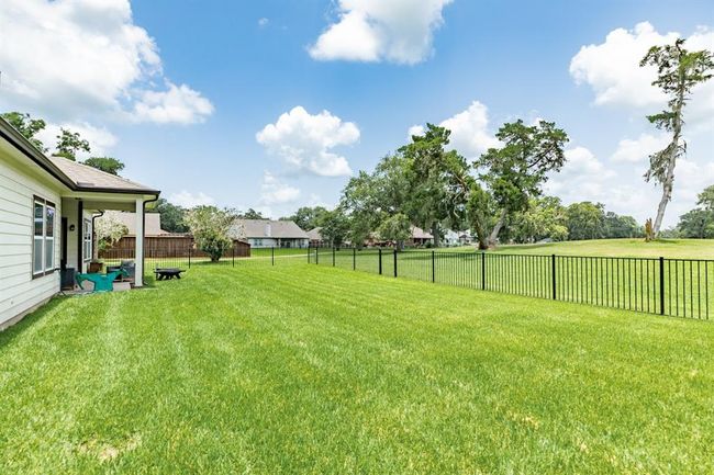 2337 Shalmar Dr, House other with 4 bedrooms, 2 bathrooms and 3 parking in West Columbia TX | Image 6