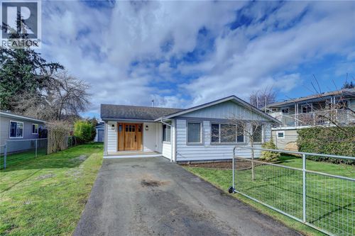 223 Evergreen Street, Parksville, BC, V9P2G3 | Card Image