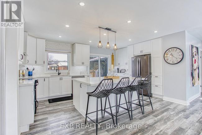 4382 Central Avenue, House other with 5 bedrooms, 2 bathrooms and 5 parking in Lincoln (Beamsville) ON | Image 5