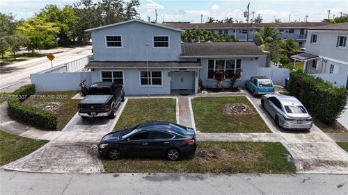 7400 Nw 1st Ct, Pembroke Pines, FL, 33024-7213 | Card Image