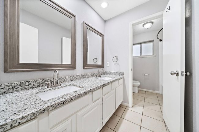 1617 Pecan Hollow St, House other with 4 bedrooms, 2 bathrooms and 2 parking in Pearland TX | Image 5