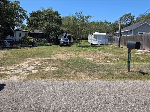 1115 N Terry St, Rockport, TX, 78382-5607 | Card Image