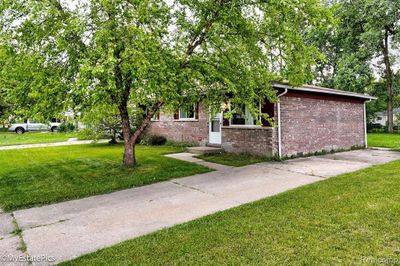 15631 Wellington Street, Home with 3 bedrooms, 1 bathrooms and null parking in Taylor MI | Image 3