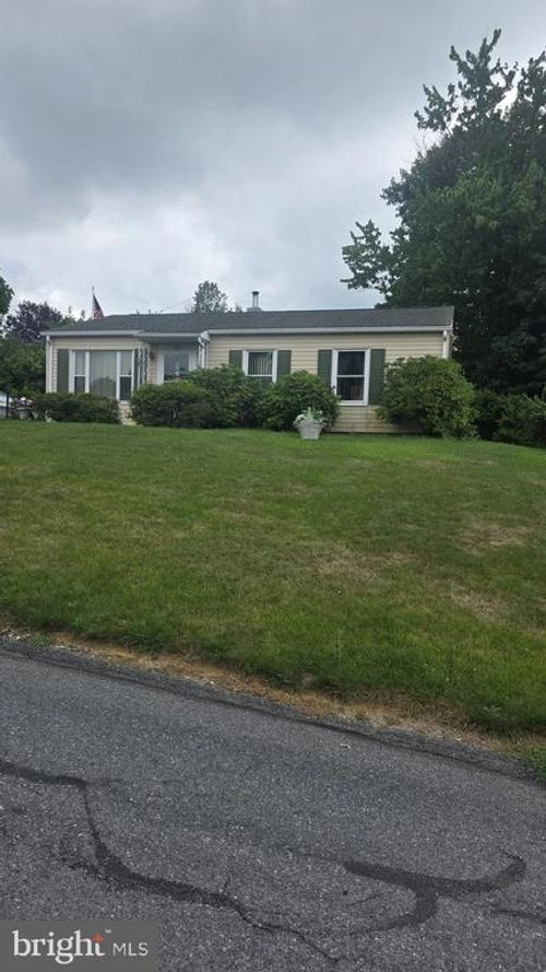 396 Westview Road, FAYETTEVILLE, PA, 17222 | Card Image