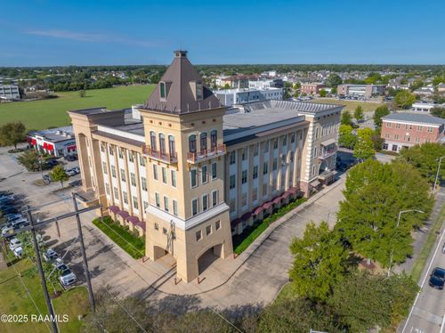 200-2000 Kaliste Saloom Rd, Lafayette, LA, 70508-6180 | Card Image