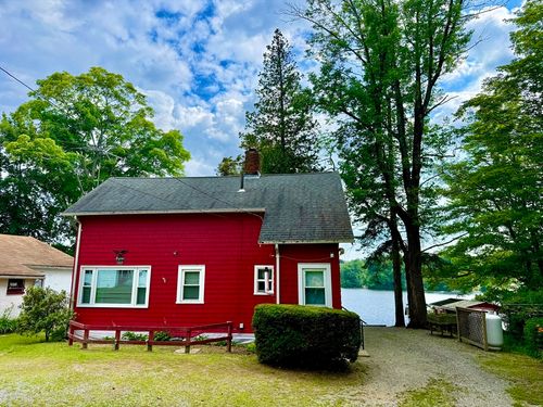 8 Union Rd, Wales, MA, 01081-9790 | Card Image