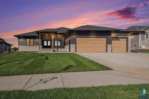 313 N Red Spruce Ave, Sioux Falls, SD, 57110-6240 | Card Image