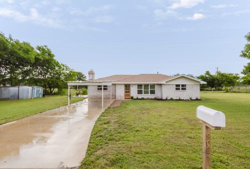 902 Fannin St, Nocona, TX, 76255-1308 | Card Image