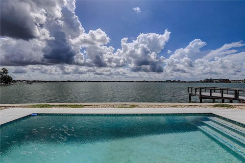 11005 8th St E, TREASURE ISLAND, FL, 33706-1101 | Card Image