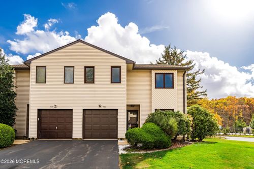211 Pear Dr, Marlboro, NJ, 07746-1864 | Card Image
