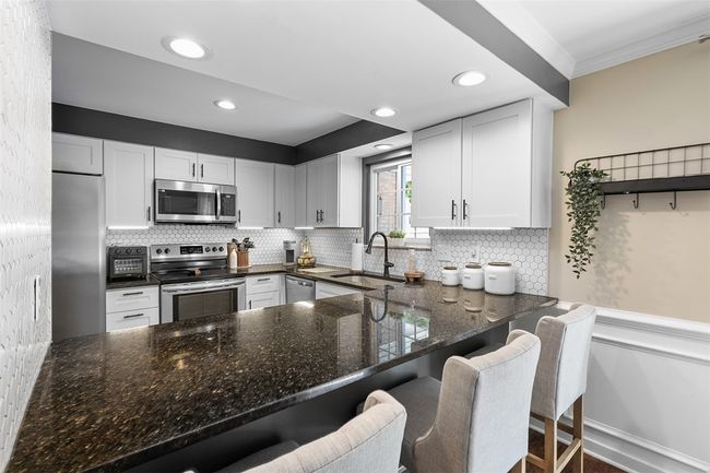 401 Olde Ingomar Ct, Townhouse with 3 bedrooms, 3 bathrooms and 2 parking in McCandless PA | Image 10