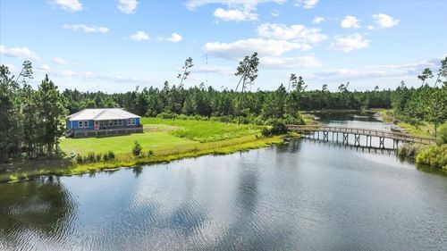 106 Calmwater Cir, Wewahitchka, FL, 32465-3682 | Card Image