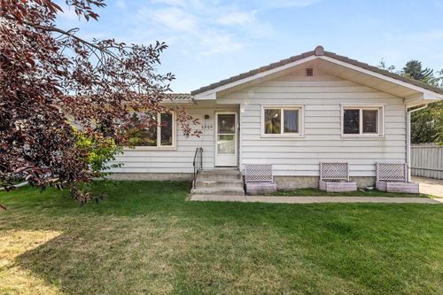 5309 43 Street, Olds, AB, T4H1B6 | Card Image