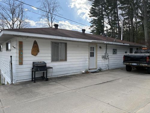 6020 Cole Dr, Newaygo, MI, 49337-8713 | Card Image