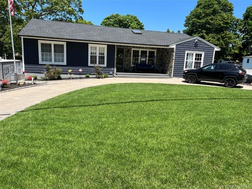 15 Highview Ave, Selden, NY, 11784-3513 | Card Image