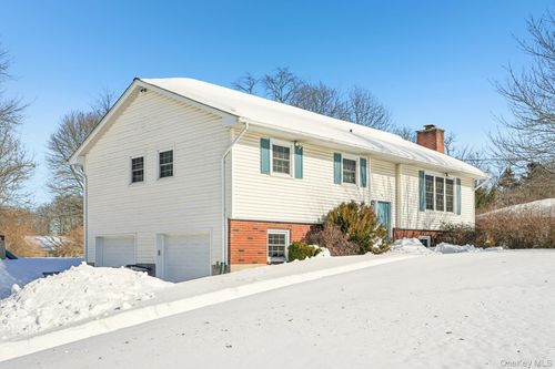 54 Blossom Ln, Wallkill, NY, 12589-4402 | Card Image