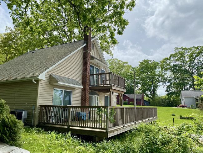 DECKS FACING THE LAKE | Image 8