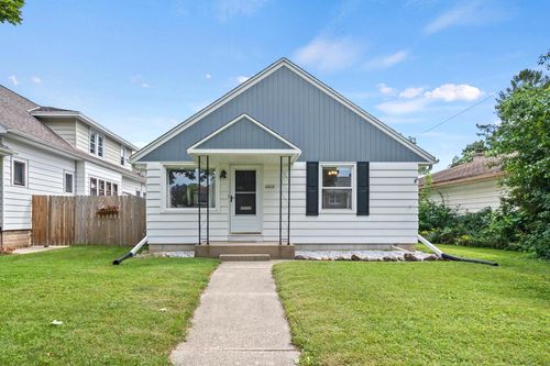 4864 N Mohawk Avenue, GLENDALE, WI, 53217 | Card Image