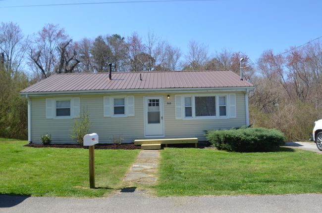 909 Bullock Drive, House other with 3 bedrooms, 1 bathrooms and null parking in London KY | Image 1