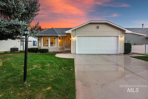8359 W Willowdale Dr, Garden City, ID, 83714-1685 | Card Image