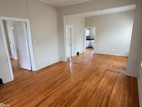 107 N D St, Fairfield, IA, 52556-2937 | Card Image