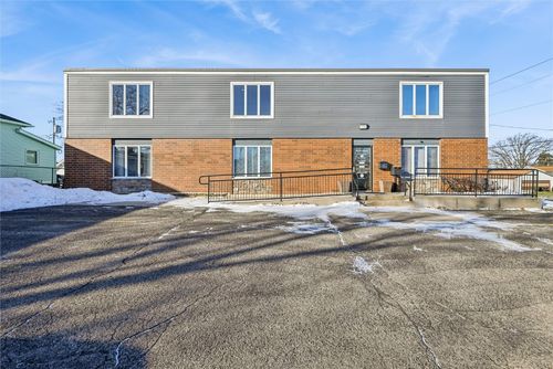 203-755 9th Ave, Marion, IA, 52302-5708 | Card Image